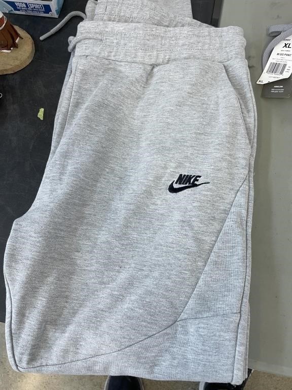 Nike pants size xl