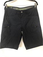 B.C. CLOTHING CO. MENS SHORTS SIZE 32