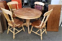 Cute Wood Dining Table & 4 Chairs w/ 1 Leaf.