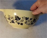 Pyrex 1.5 quart bowl