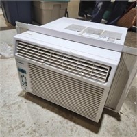 Window Air Conditioner 2000 BTU w remote