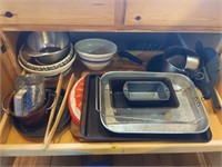 Kitchen Lot Bread Pans, Mixing Bowls, Pots, &