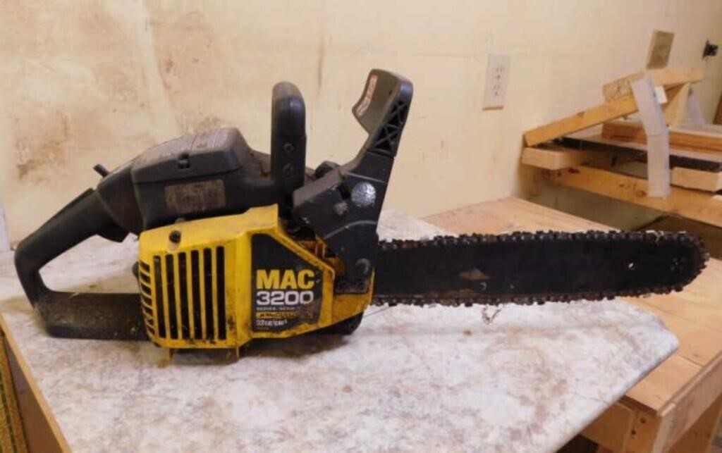 McCulloch Mac 3200 gas powered chainsaw,