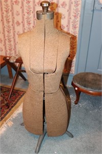 Tailors adjustable dress form mannequin