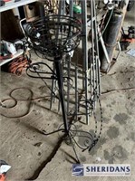 METAL PLANTER STAND AND WOODEN PYRAMID TRELLIS