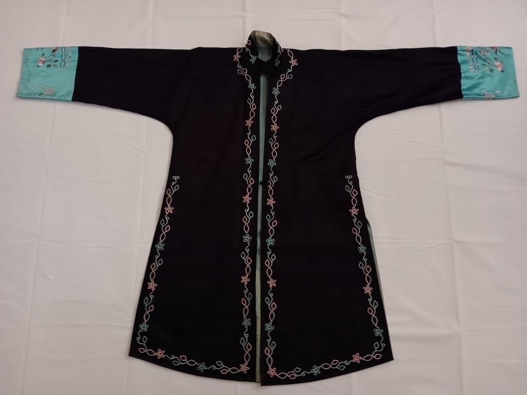 Antique Qing Chinese Silk Embroidered