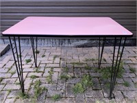 1950s pink enamel table w/hairpin legs 25x40 MCM