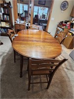 Wooden table 29" t x 66" x 43" (w/leaves in) incl.