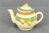 Roseville Juvenile Chicks teapot w/lid