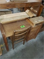 WOOD RELOADING DESK W/ CHAIR