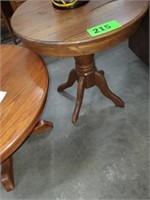 OAK ROUND TOP SIDE TABLE