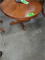 OAK LARGE ROUND TOP SIDE TABLE
