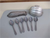 Pewter Spoons, Molds / Cuillères, moules en étain