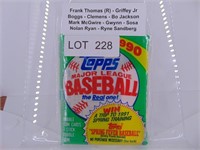 Topps 1990 Major League Baseball Trading Card pack
