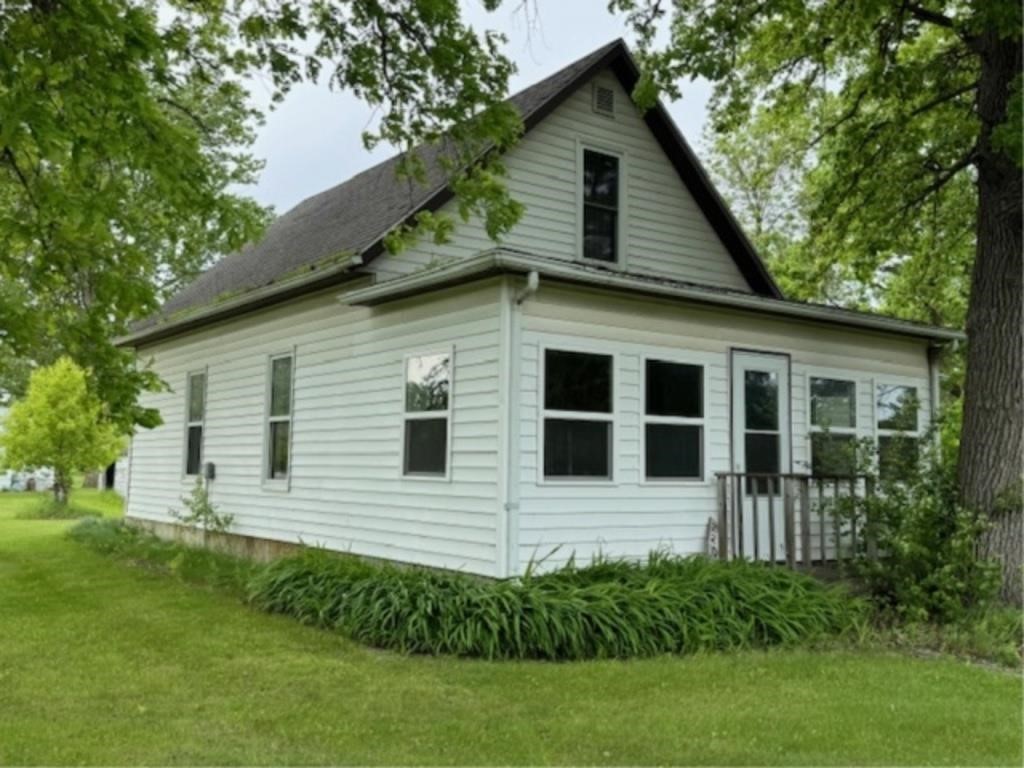 4 Bedroom House & One Bath w/Garage, Plummer MN