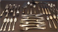 ASSORTED VINTAGE FLATWARE & UTENSILS