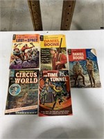 Vintage comic books lost in space, Daniel Boone,