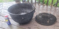 Old 15 gal cast-iron footed kettle with steel lid