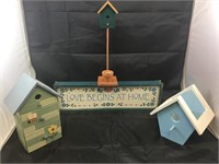 Wooden Birdhouse Decor & Sign