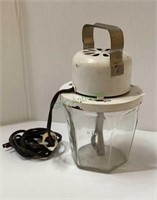 Small vintage 24 ounce  electric mixer/blender.