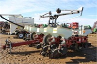 2008 White 8222 Planter #P22200213