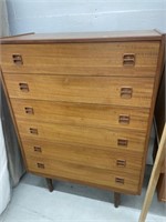 6 Drawer Dresser 31 X 16 X 43.5 " Tall