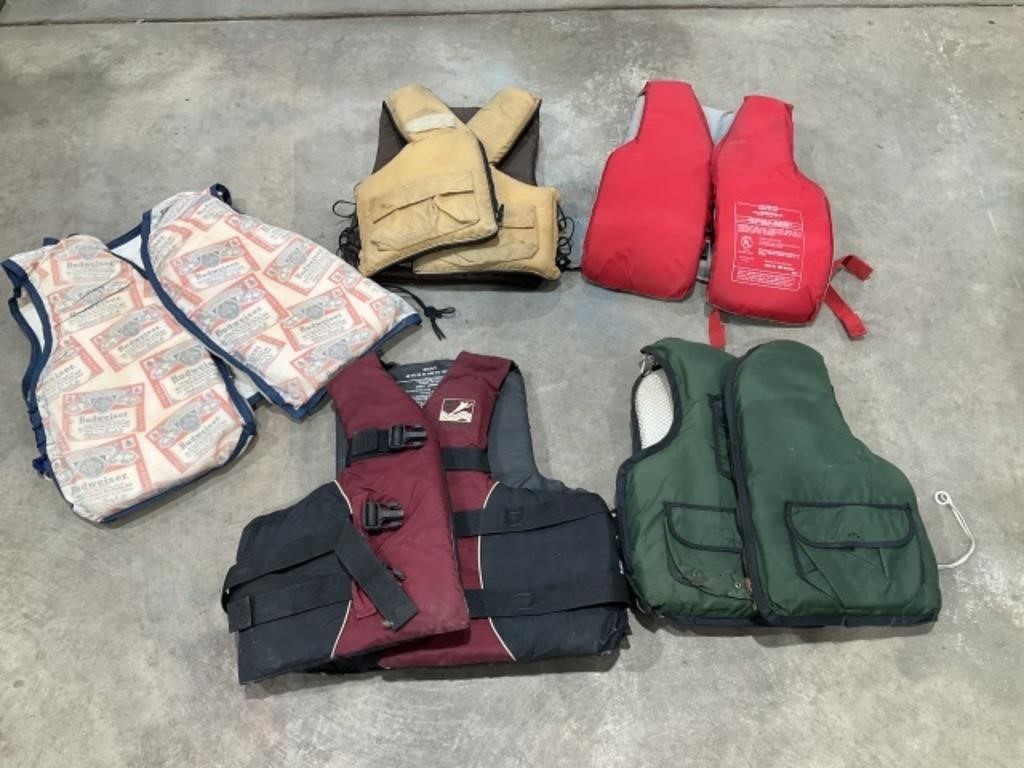 5 life vests, adult sizes L/XL