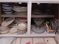 Contents of bottom cabinet in kitchen