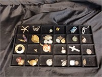 JEWELRY PENDANTS / OVER 30 PCS