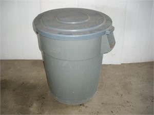 Rubbermaid Brute 55 Gallon Garbage Can w/Lid