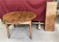 Heavy Duty Antique Mahogany Table With 5 Leaves