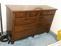Very nice vintage dresser with 10 drawers