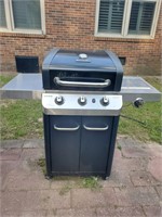 Char Broil gas grill with 20lb propane tank