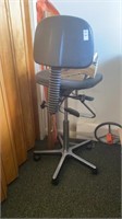 Swivel adjustable drafting chair