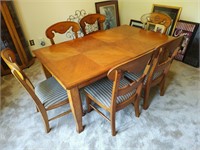Nice Stained Oak Dining Table w/6 Chairs