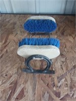 Horseshoe boot brush