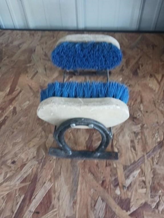 Horseshoe boot brush