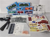 Vtg HO scale Train station collection plus extras