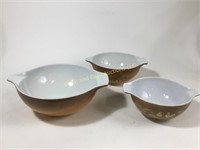 Lot: 3 Pyrex nesting bowls