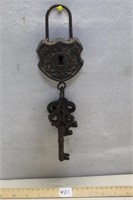 NICE CAST SKELETON KEY LOCK & DECOR