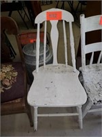 WHITE PAINTED WOOD SIDE CHAIR