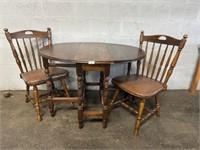 Beautiful Antique Table w/ 2 padded chairs