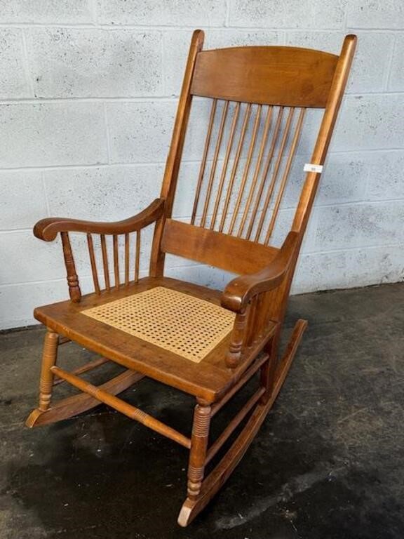 Antiq. Early 20th Cen. Maple Farmhouse Rocker