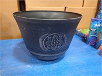 Large 16-in wide plastic planter gray black