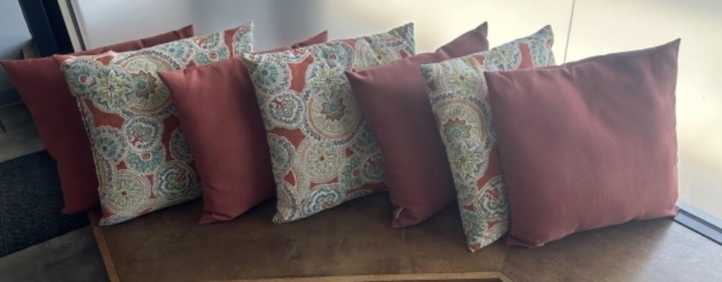 Miscellaneous Lot of Decorative Pillows