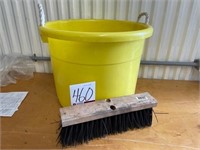 18Gal Plastic Tub & Broom End