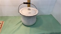 Granite bean pot enamelware