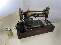 Ancienne machine à coudre SIGNER