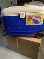 IGLOO COOLER WITH WHEELS (NEW IN BOX)