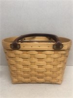 2001 Longaberger basket with protector liner